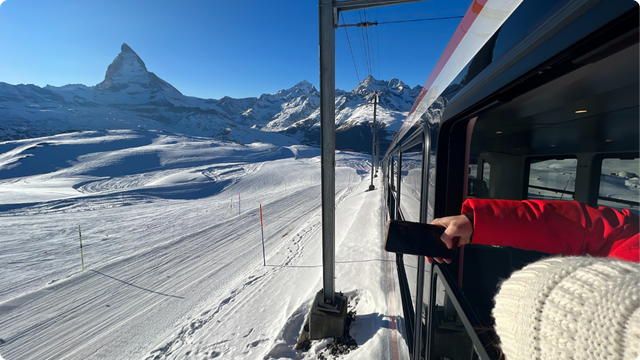 Pogled na Matterhorn (Tobleronu) vlaka na Gornergrat
