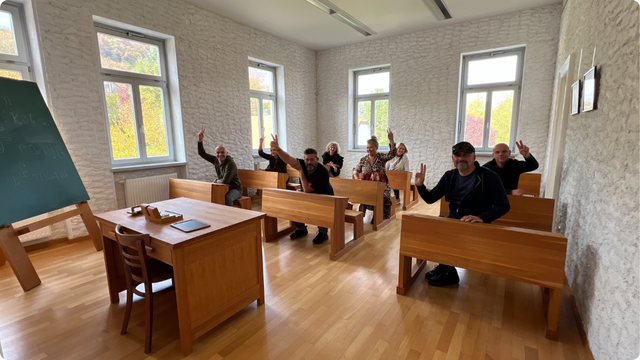 Spomen škola dr. Franjo Tuđman s učenicima